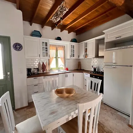 Tas Bahce Ferienhaus Ayvalı